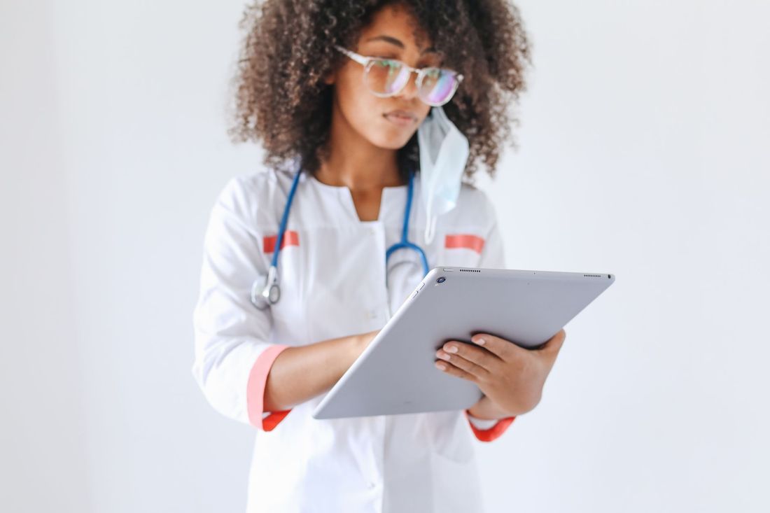 A clinician using LIVE4WELL AI health tools